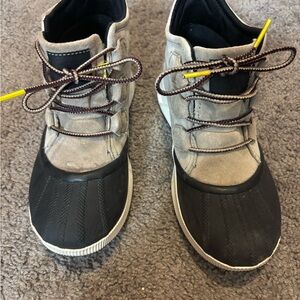 Sorel Size 8 Black and Tan Lace-Up Rain Boots